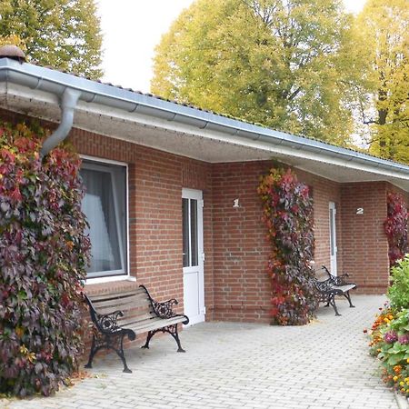 Hotel Am Schlosspark Mallin Bagian luar foto