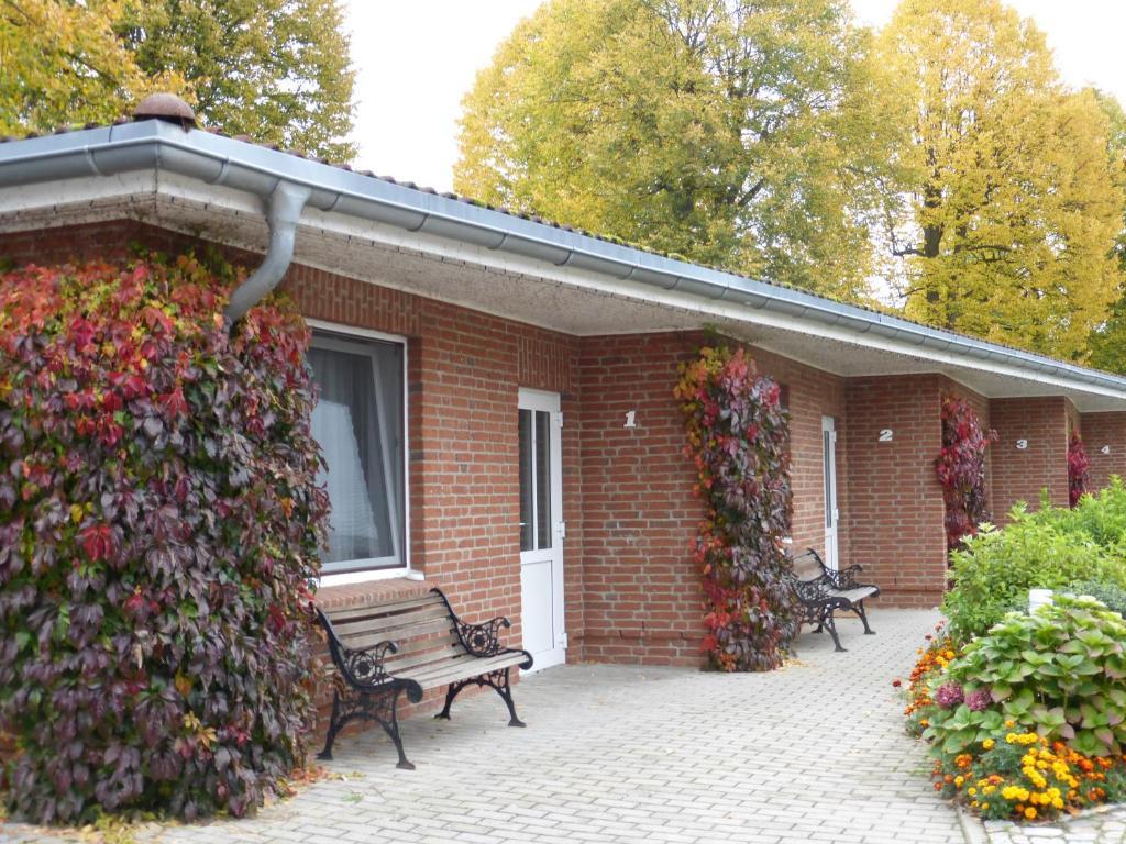 Hotel Am Schlosspark Mallin Bagian luar foto